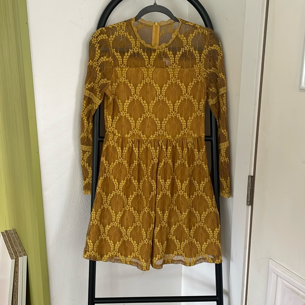 Xhilaration mustard-colored lacey dress. Beautiful long bell sleeves. 🔥 ✨